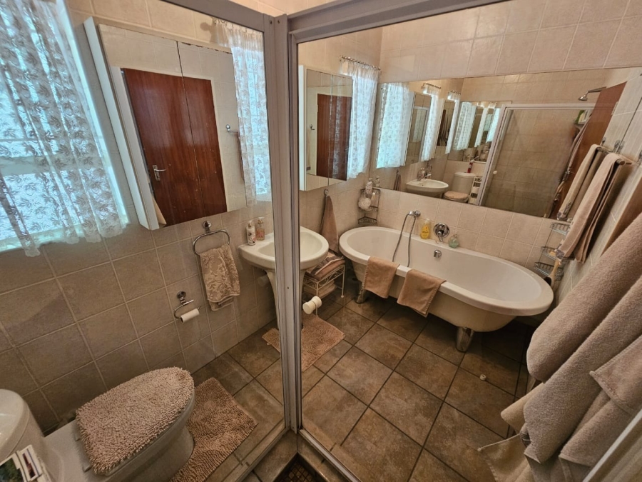 6 Bedroom Property for Sale in Grimbeeck Park North West